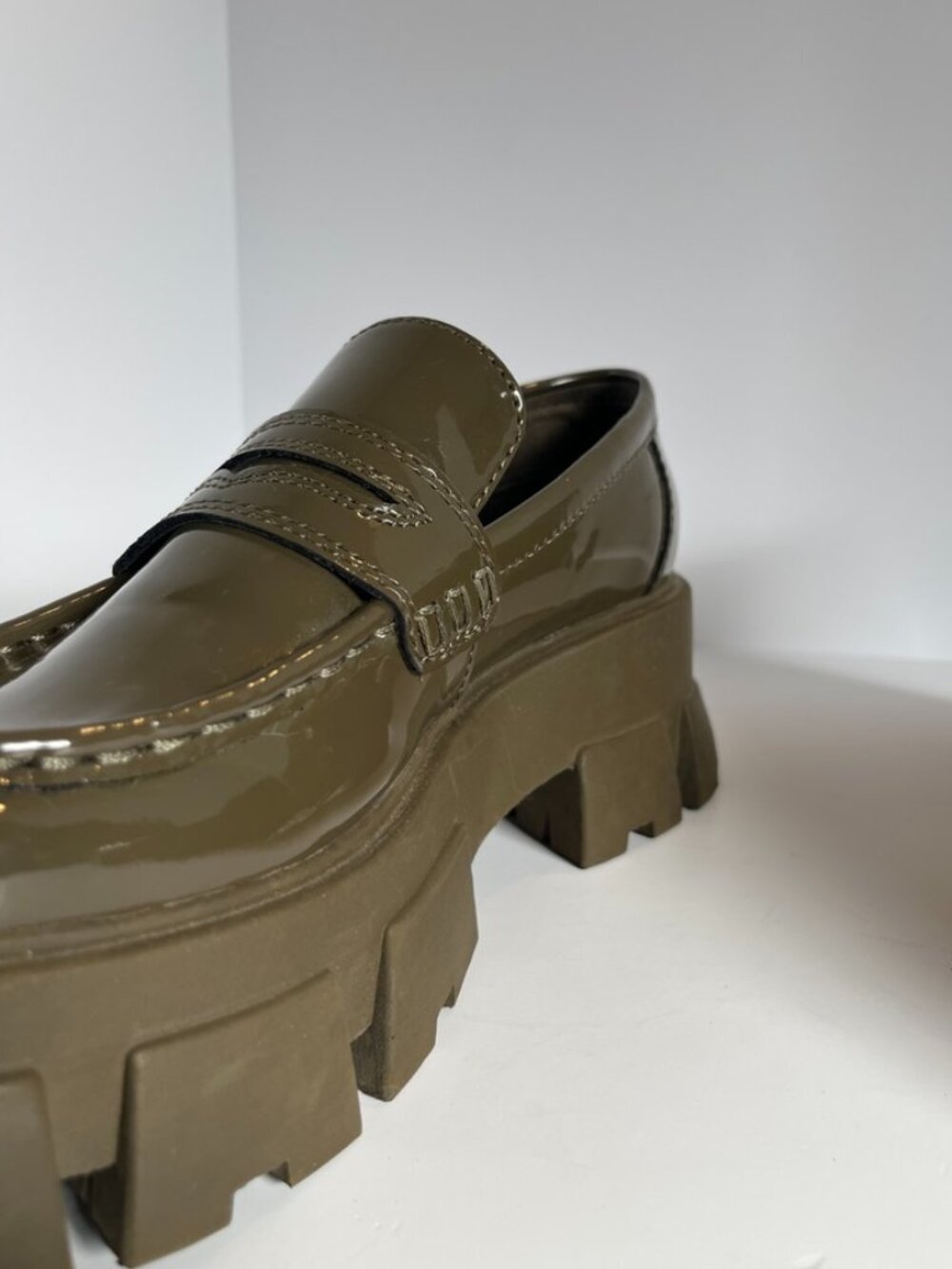 Aldo Bigstrut Bigshow Lug Sole Loafer 7.5 Olive Green Patent Chunky Platform - Picture 9 of 9